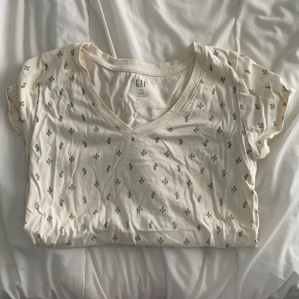 *BOGO FREE* Cactus tshirt From Gap Size XS